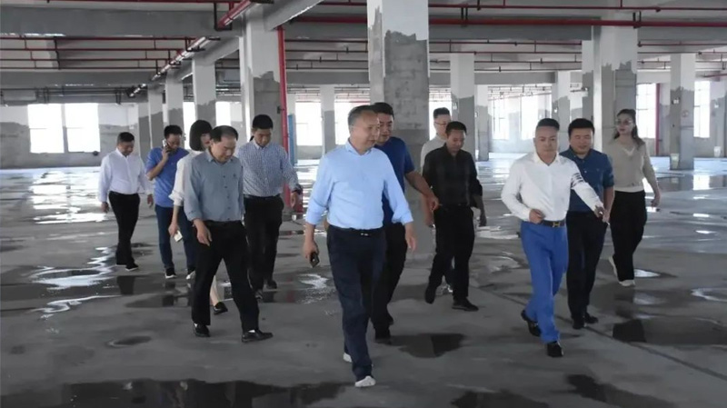 城陵矶新港区党工委书记李建华调研银华棠医疗器械生产项目